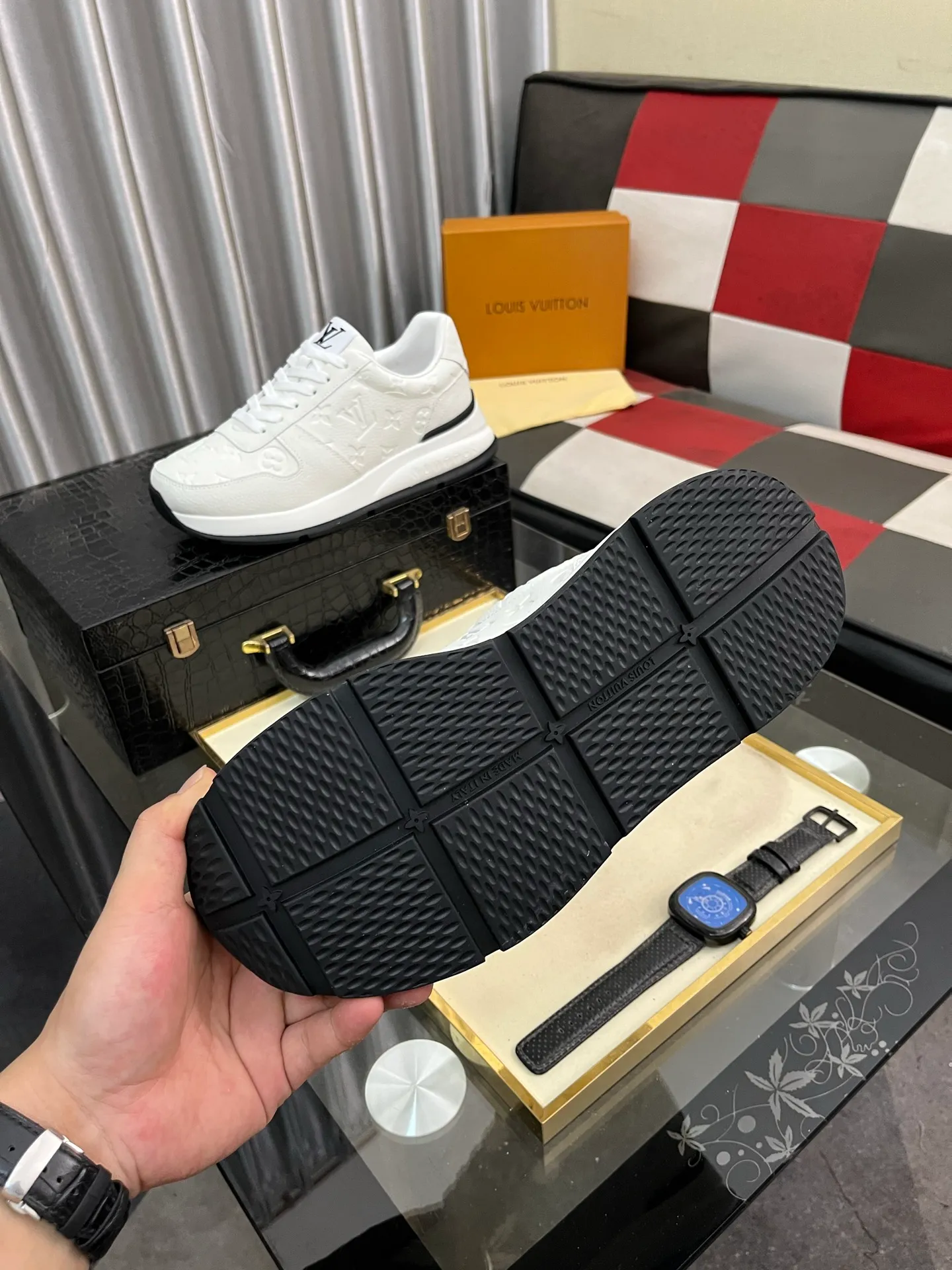 Men's men's shoes💰458⌚️⌚️ Loui* Vuitto* - Louis ** donkey's new color men's trainer sneakers, this LV Trainer sneaker is made of calfskin and breathable mesh, showing pure colors, the #54 logo on the back traces the brand's birth in 1854, the designer's handwritten brand logo embellishes one side, virgil Designed by abloh himself, it is a very commemorative sneaker. The new lv Louis Vuitton loui* vuitto* trainer sneaker low casual sports culture versatile basketball sneaker. Size: 38-443️⃣Colors available